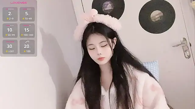 Qedgjwyz1 online show from February 1, 1:51 pm