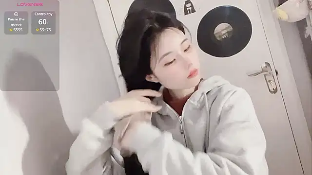 Qedgjwyz1 online show from February 13, 4:22 am