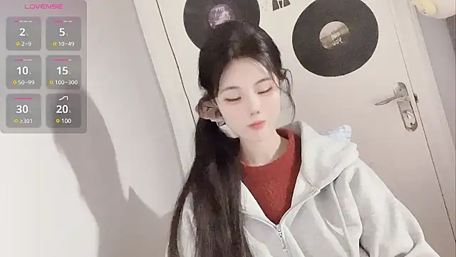 Qedgjwyz1 online show from February 13, 12:21 pm