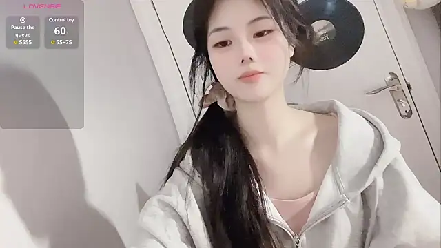 Qedgjwyz1 online show from February 15, 7:49 am