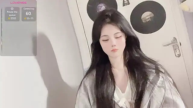 Qedgjwyz1 online show from February 19, 3:38 pm