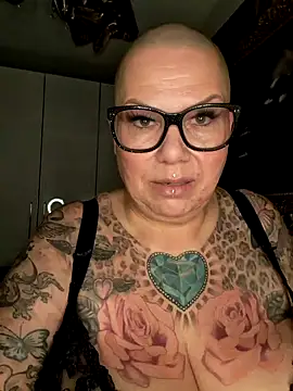 gepiercte nippel online show from December 9, 2:28 pm