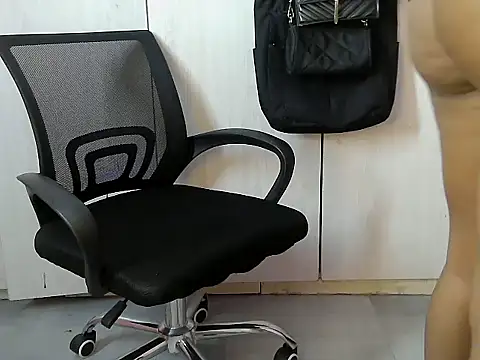 Snapshot of Destiny_Desire chatting on October 25, 4:35 pm Destiny Desire online show from October 25, 4:35 pm