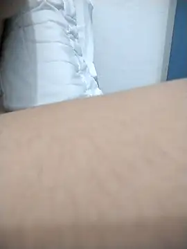 kBossgirls online show from December 21, 7:10 pm