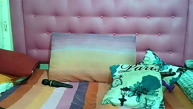 DIRTYTALKINQUEEN online show from March 21, 10:06 pm