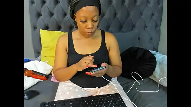 DIRTYTALKINQUEEN online show from October 24, 8:22 am