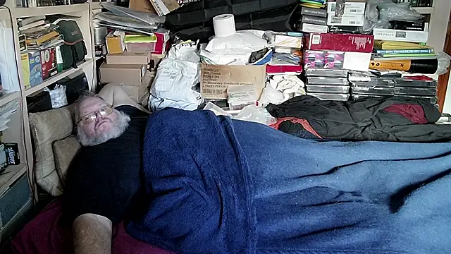 Snapshot of hadeszeuss2 chatting on January 3, 3:12 pm hadeszeuss2 online show from January 3, 3:12 pm