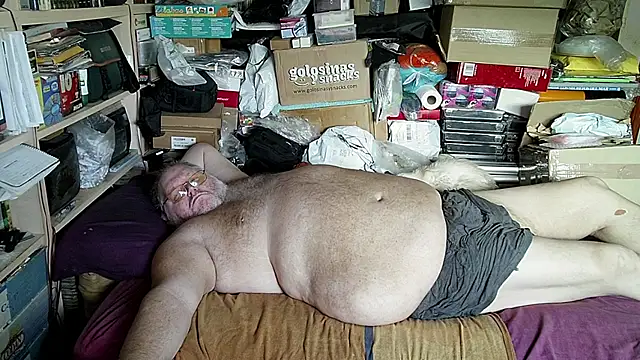 Snapshot of hadeszeuss2 chatting on November 1, 3:25 pm hadeszeuss2 online show from November 1, 3:25 pm