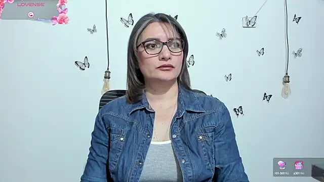 Amie Adams82  online show from October 14, 5:14 pm