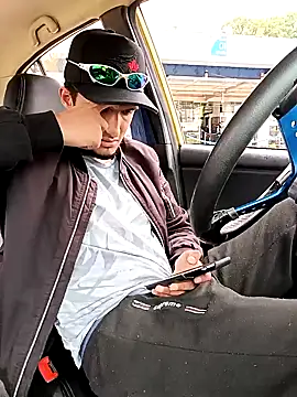 Snapshot of mosmar_20 chatting on December 27, 11:39 am mosmar 20 online show from December 27, 11:39 am