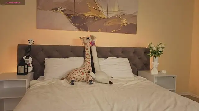 Ariella Sol online show from November 9, 1:15 am