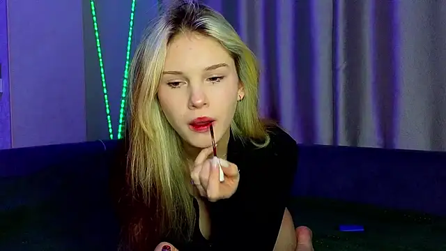 excited-kristi online show from December 23, 12:46 am