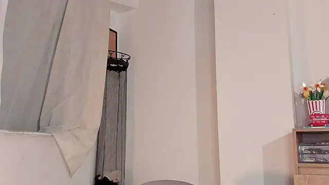 uglycoyote18 online show from December 3, 3:30 am