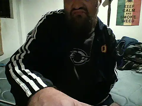 Snapshot of LECHEBALLS chatting on October 28, 7:45 am LECHEBALLS online show from October 28, 7:45 am