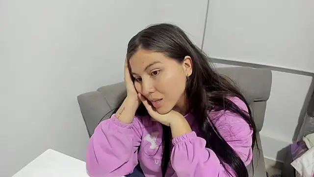 Emily Rowley online show from December 20, 3:57 am