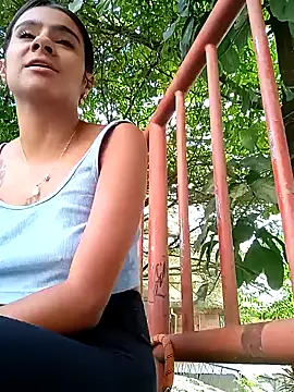 Snapshot of Leslly_ chatting on December 14, 10:34 am Leslly online show from December 14, 10:34 am