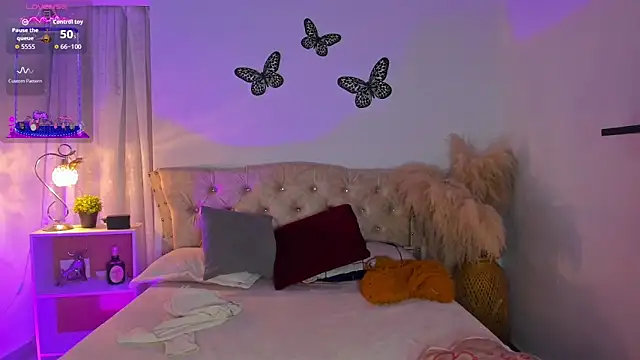 Snapshot of Sarahballiston_ chatting on November 25, 1:05 am Sarahballiston online show from November 25, 1:05 am