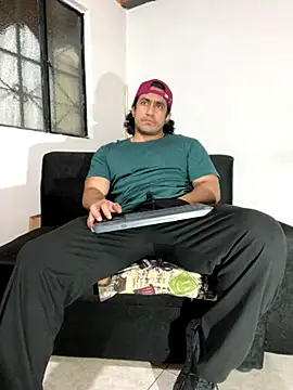 Snapshot of willian_m777 chatting on October 11, 4:22 am willian m777 online show from October 11, 4:22 am