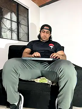 Snapshot of willian_m777 chatting on October 24, 3:25 am willian m777 online show from October 24, 3:25 am