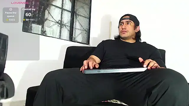 Snapshot of willian_m777 chatting on December 2, 4:18 am willian m777 online show from December 2, 4:18 am