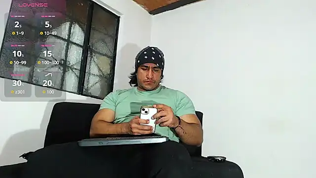 Snapshot of willian_m777 chatting on December 14, 2:50 am willian m777 online show from December 14, 2:50 am