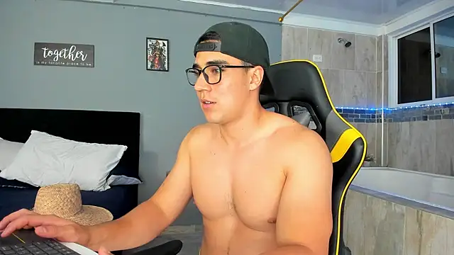 owengray2n online show from January 20, 5:04 am