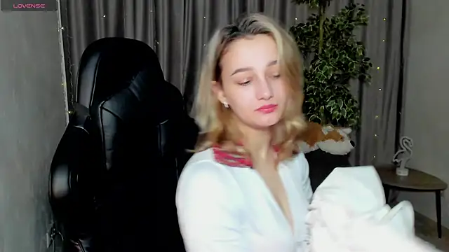 Sinty Noria online show from February 12, 1:09 am