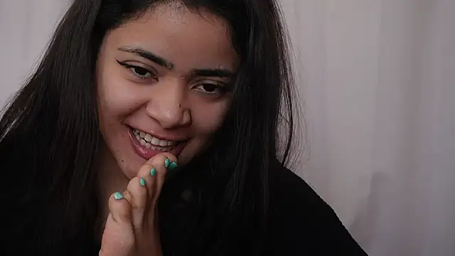 Snapshot of Feetgirl01 chatting on January 5, 11:48 am Feetgirl01 online show from January 5, 11:48 am