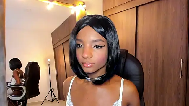 Snapshot of alikahouston4 chatting on February 6, 8:39 am alikahouston4 online show from February 6, 8:39 am