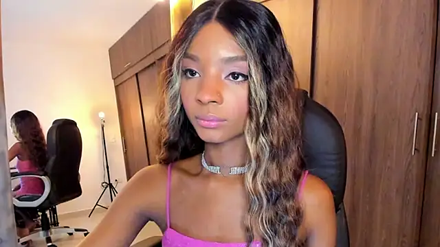 Snapshot of alikahouston4 chatting on February 15, 5:51 am alikahouston4 online show from February 15, 5:51 am