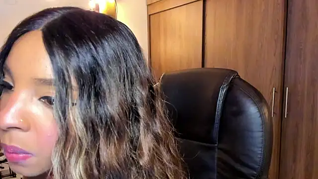 Snapshot of alikahouston4 chatting on March 13, 6:37 am alikahouston4 online show from March 13, 6:37 am