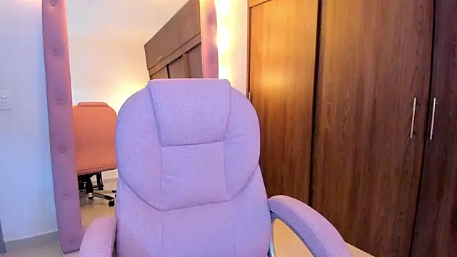 alikahouston4 online show from February 26, 1:37 am