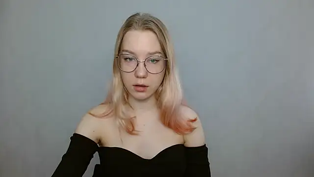 cindi hot online show from January 14, 8:31 am