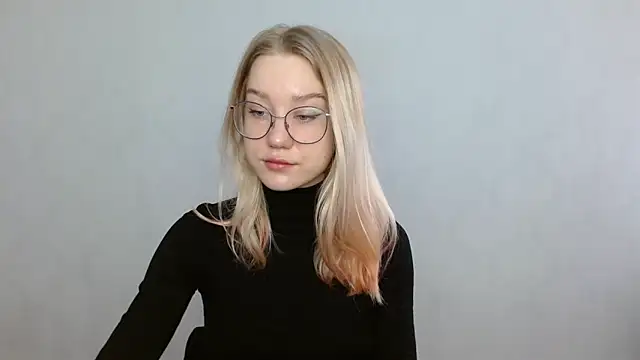 cindi hot online show from February 3, 10:03 am