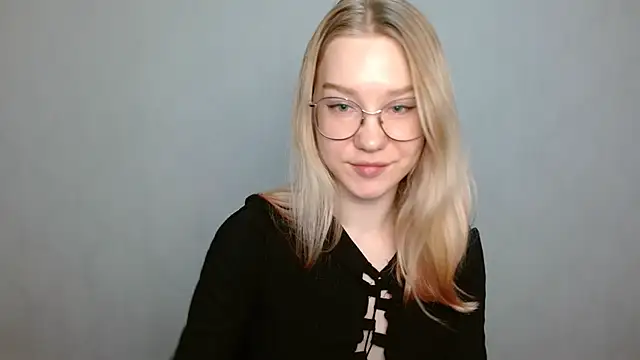 cindi hot online show from February 7, 9:47 am