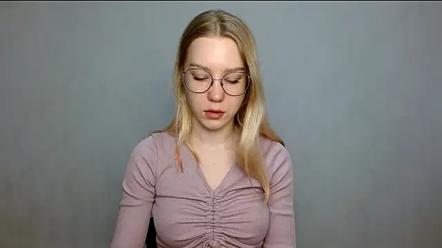 cindi hot online show from February 21, 8:18 am