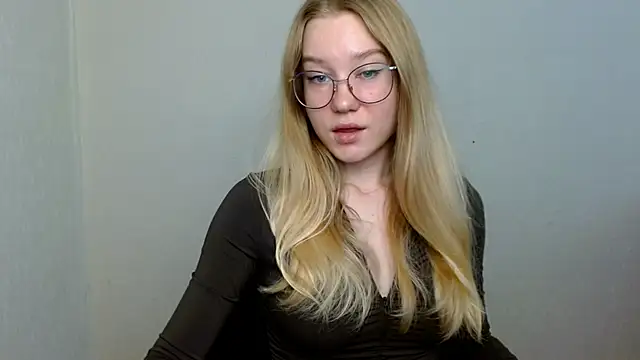 Snapshot of cindi_hot chatting on November 14, 10:25 am cindi hot online show from November 14, 10:25 am