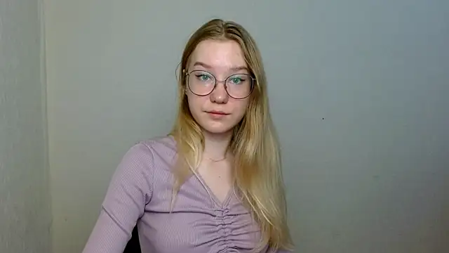 Snapshot of cindi_hot chatting on November 15, 9:39 am cindi hot online show from November 15, 9:39 am