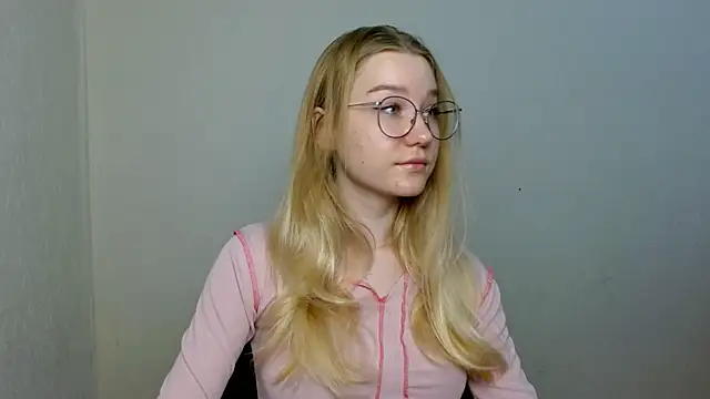 Snapshot of cindi_hot chatting on November 23, 10:59 am cindi hot online show from November 23, 10:59 am