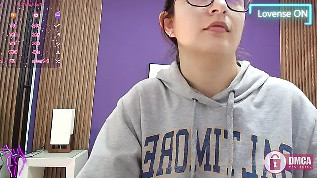 Snapshot of alina_martinelli chatting on January 12, 11:39 am alina martinelli online show from January 12, 11:39 am