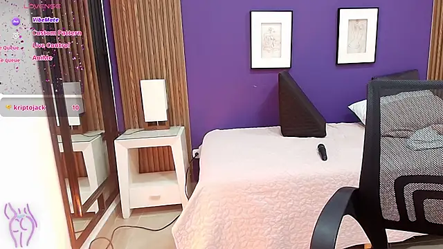 Snapshot of alina_martinelli chatting on January 25, 4:13 pm alina martinelli online show from January 25, 4:13 pm