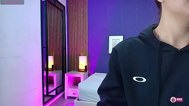 Snapshot of alina_martinelli chatting on October 4, 12:47 pm alina martinelli online show from October 4, 12:47 pm