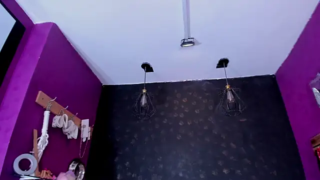 Snapshot of Alexa_Slave chatting on October 21, 7:25 pm Alexa Slave online show from October 21, 7:25 pm