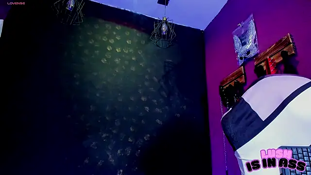 Alexa Slave online show from April 20, 7:15 pm