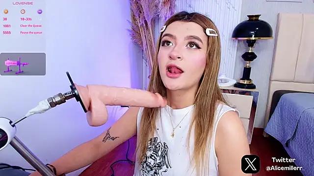 Snapshot of alice-millerr chatting on September 22, 7:05 pm alice-millerr online show from September 22, 7:05 pm