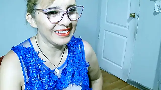 Snapshot of leona- chatting on February 15, 11:25 pm leona- online show from February 15, 11:25 pm