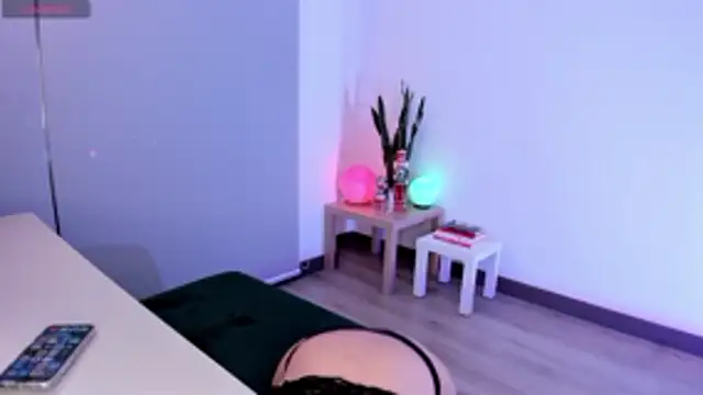 Snapshot of Kaarla___ chatting on December 21, 2:41 am Kaarla online show from December 21, 2:41 am