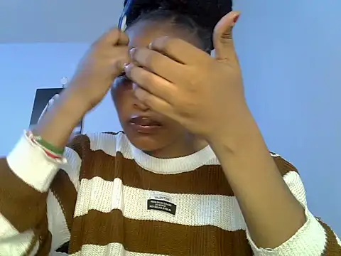 cute-alexis online show from April 7, 8:37 am