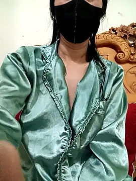 Snapshot of YunLem chatting on February 25, 9:57 pm YunLem online show from February 25, 9:57 pm