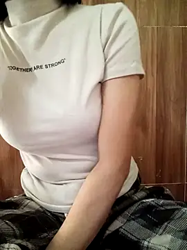 Snapshot of YunLem chatting on December 3, 5:04 am YunLem online show from December 3, 5:04 am